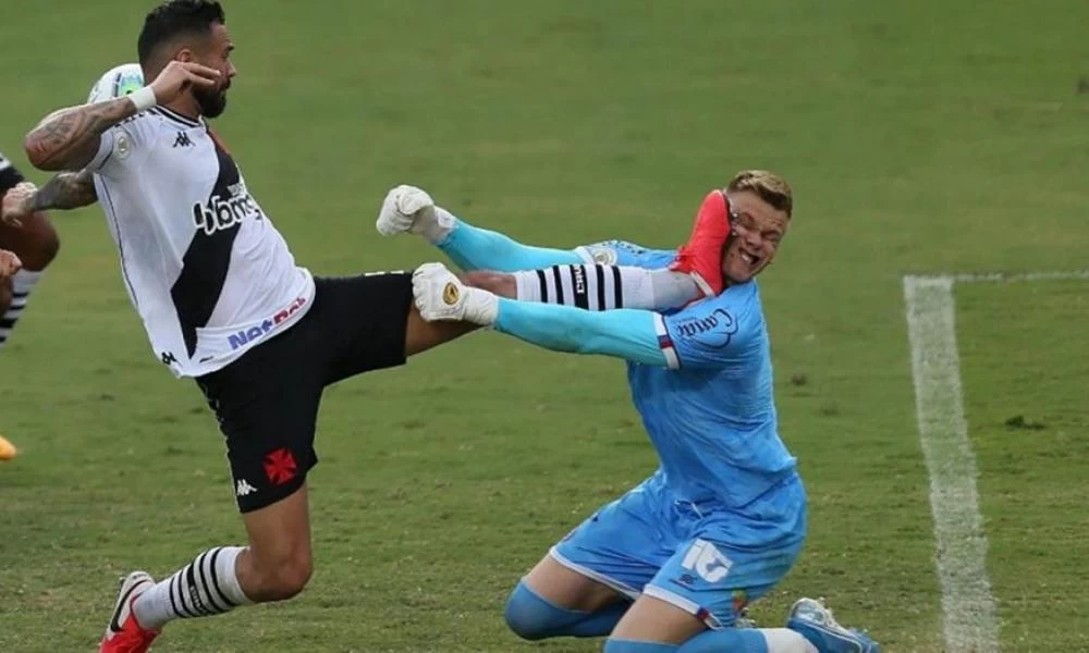 Τερματοφύλακας δέχθηκε «δολοφονικό» χτύπημα με τις τάπες στο πρόσωπο